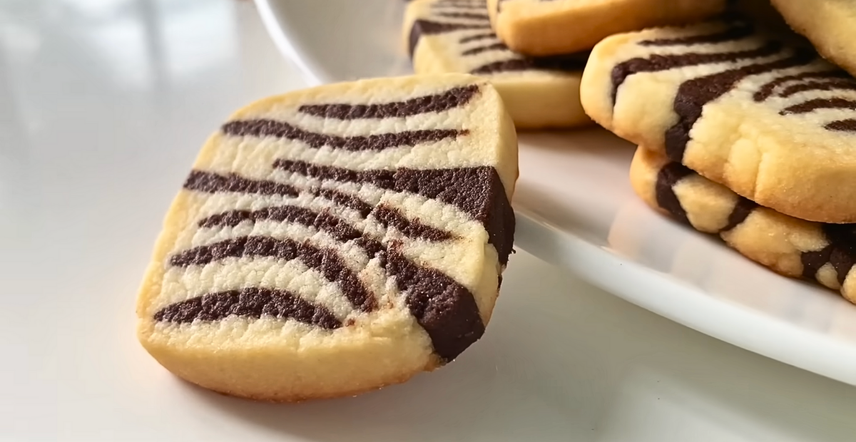 Patterned egg-free marble butter cookies with chocolate and vanilla swirls